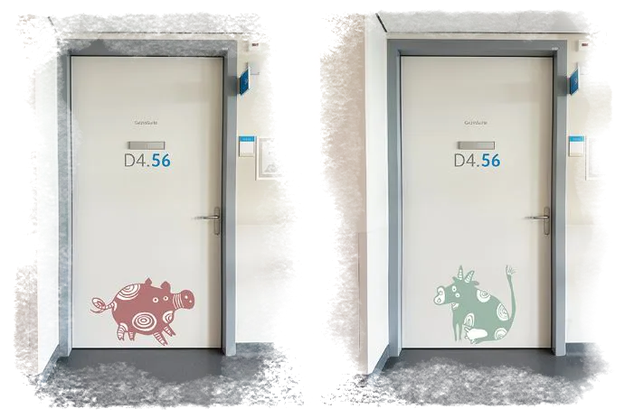 Op 12 witte ziekenhuisdeuren op de afdeling Neonatologie van het Groene Hart Ziekenhuis, aan de onderkant versierd met vrolijke dieren.